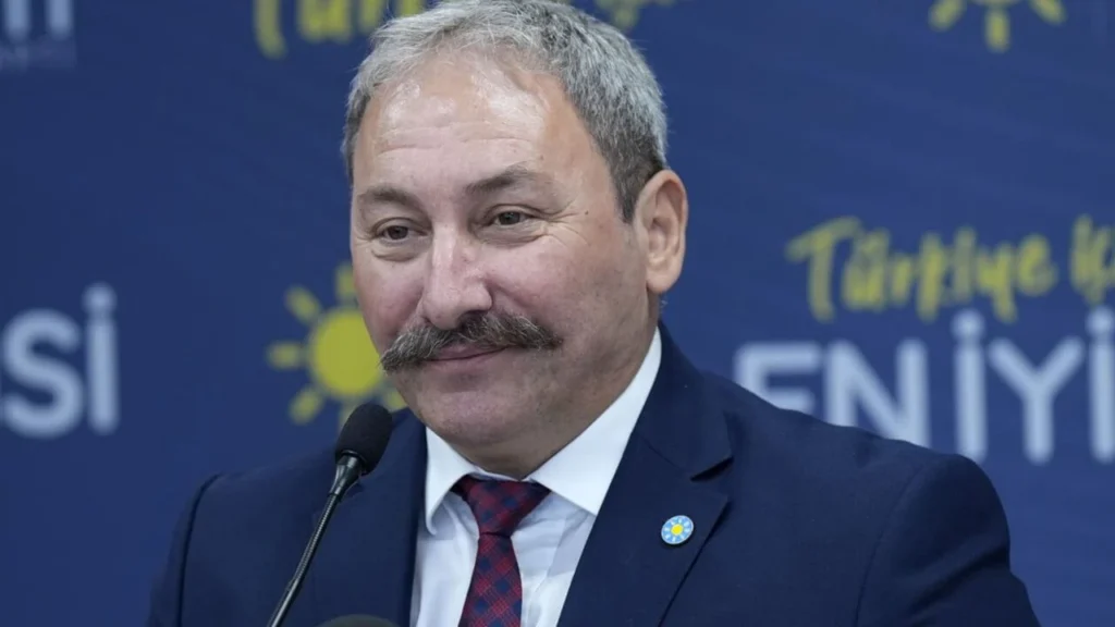 İYİ Parti'de Şok Ayrılık Mehmet Tolga Akalın İstifa Etti