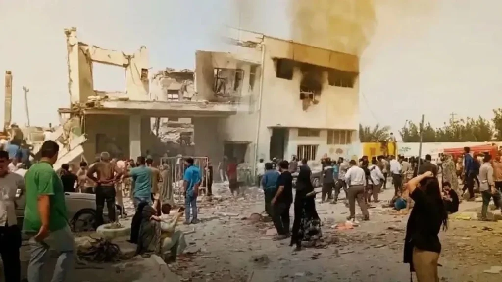 İsrail İran'da Okulu Vurdu ve 40 Çocuk Hayatını Kaybetti