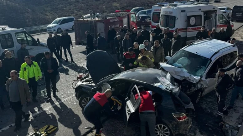 Kara yolunda şiddetli çarpışma yaşandı