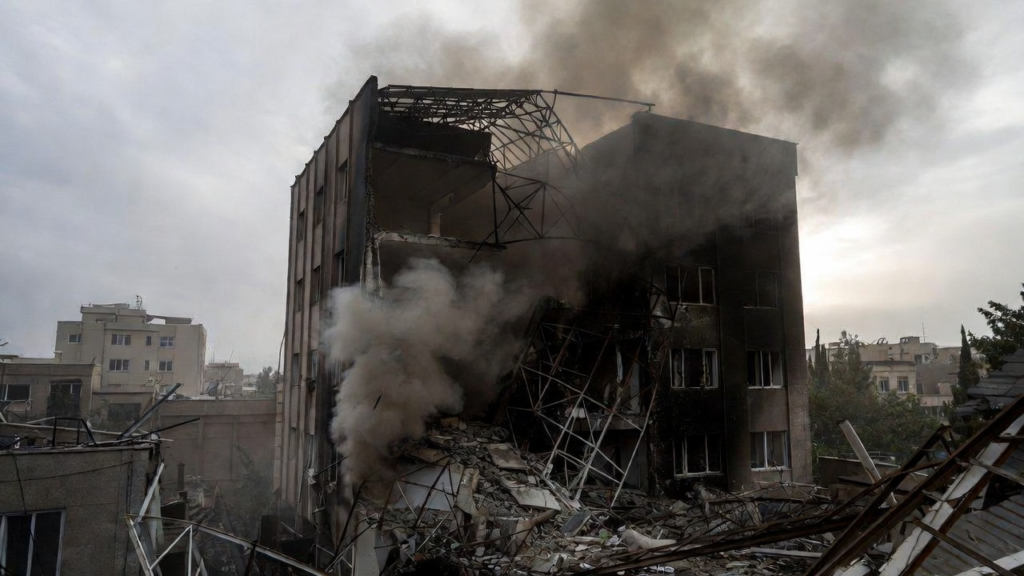 İsrail Tahran'daki Stratejik Sığınağı Vurdu