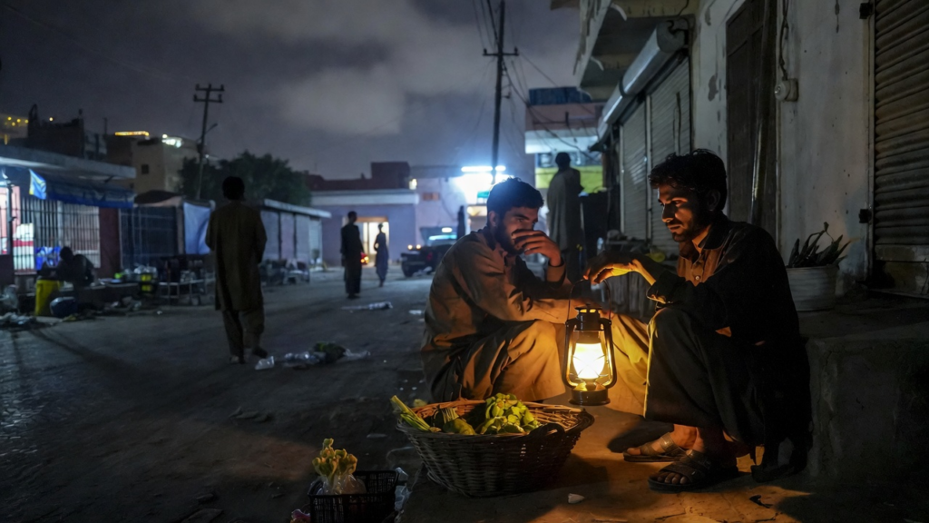Pakistan'da Savaş Etkisiyle Tasarruf Tedbirleri Uygulandı